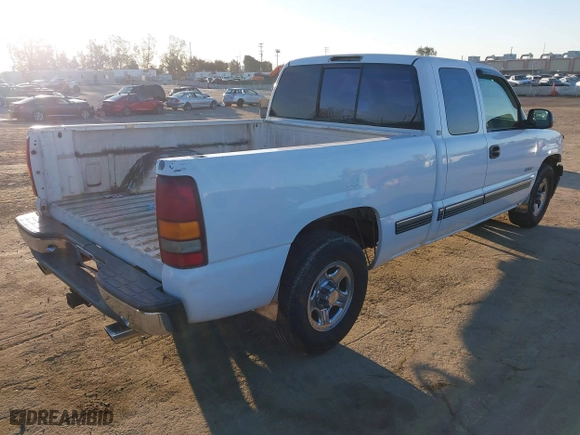 2000 Chevrolet Silverado 1500 LS with VIN 2GCEC19T9Y1305982, listed as a IAAI auction lot 41657268 with 213,446 mi miles. Bid and sale history available at carsss.com. Image 4.