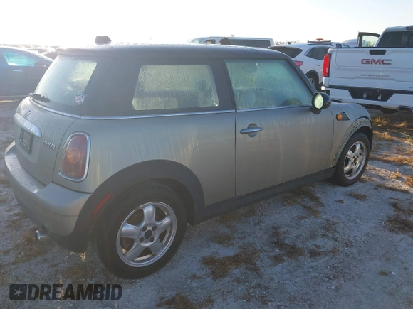 2007 MINI Hardtop with VIN WMWMF33587TU60750, listed as a IAAI auction lot 40640995 with Not Provided miles and . Bid and sale history available at DreamBid. Image 4.