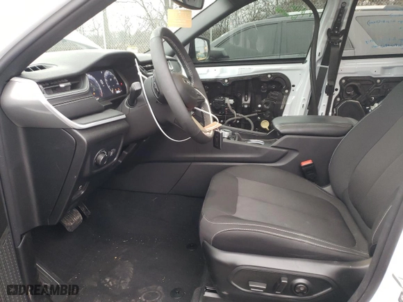 2024 Jeep Grand Cherokee L Altitude with VIN 1C4RJKAG5R8575513, listed as a Copart auction lot 86250024 with 5,276 mi miles and Salvage Title. Bid and sale history available at carsss.com. Image 7.