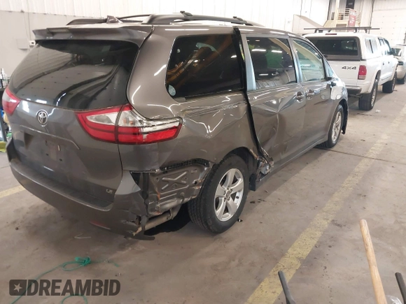 2018 Toyota Sienna LE Auto Access Seat with VIN 5TDKZ3DC4JS903738, listed as a IAAI auction lot 41688581 with 42,511 mi miles. Bid and sale history available at carsss.com. Image 4.