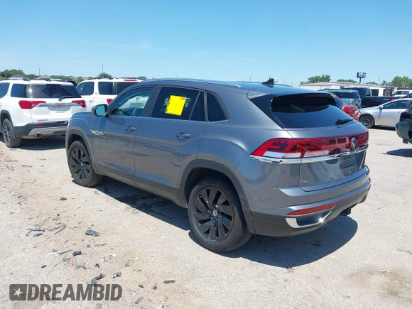 2024 Volkswagen Atlas SE z VIN 1V2JE2CA2RC217260, wystawiony jako IAAI lot #42178259 z przebiegiem 30 640 mil mil oraz . Historia ofert i sprzedaży dostępna na DreamBid. Obrazek 3.