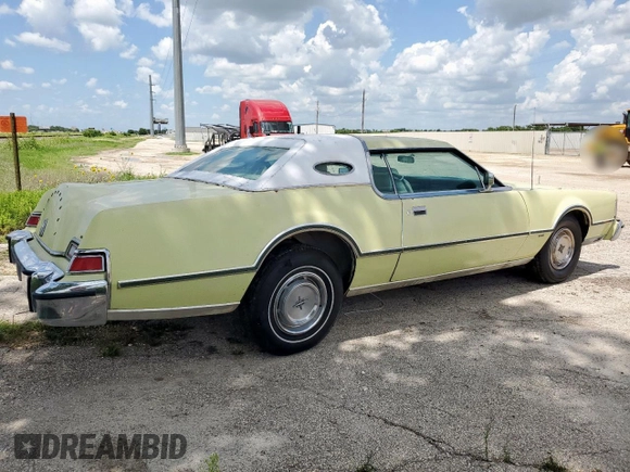 1975 Lincoln Continental z VIN 5Y89A889209, wystawiony jako Copart lot #64262235 z przebiegiem 86 783 mil mil oraz Czysty tytuł • Clean title. Historia ofert i sprzedaży dostępna na DreamBid. Obrazek 3.