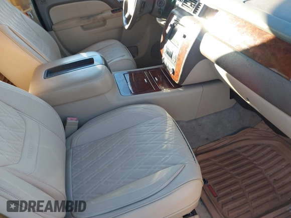 2010 Chevrolet Tahoe LTZ z VIN 1GNUCCE03AR183627, wystawiony jako IAAI lot #40912231 z przebiegiem 234 841 mil mil oraz . Historia ofert i sprzedaży dostępna na DreamBid. Obrazek 5.