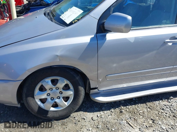 2009 Kia Sedona LX with VIN KNDMB233496315780, listed as a IAAI auction lot 41849241 with 174,224 mi miles. Bid and sale history available at carsss.com. Image 17.