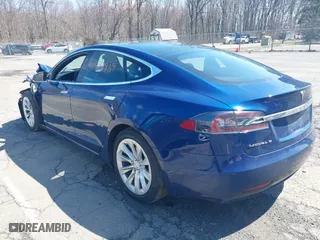 2018 Tesla Model S 75D with VIN 5YJSA1E2XJF285301, listed as a IAAI auction lot 41917939 with 80,470 mi miles. Bid and sale history available at carsss.com. Image 3.