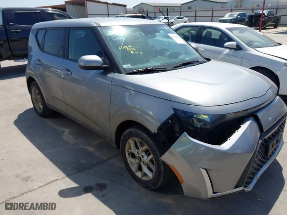 2024 Kia Soul LX with VIN KNDJ23AUXR7910390, listed as a IAAI auction lot 41879465 with 33,432 mi miles. Bid and sale history available at carsss.com. Image 1.