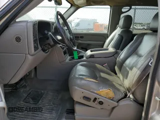 2004 GMC Sierra 1500 SLT z VIN 2GTEK13T241405721, wystawiony jako Copart lot #54399704 z przebiegiem 165 512 mil mil oraz Czysty tytuł • Clean title. Historia ofert i sprzedaży dostępna na DreamBid. Obrazek 7.