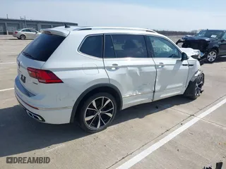 2022 Volkswagen Tiguan SEL R-Line with VIN 3VV4B7AX5NM109074, listed as a IAAI auction lot 41811750 with 29,069 mi miles. Bid and sale history available at carsss.com. Image 4.