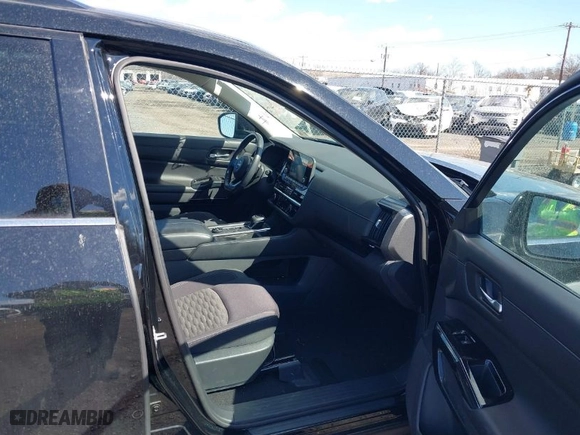 2022 Nissan Pathfinder SV with VIN 5N1DR3BD8NC201915, listed as a IAAI auction lot 41676768 with 28772 miles. Bid and sale history available at carsss.com. Image 5.