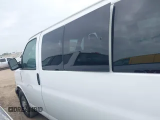 2017 Chevrolet Express Passenger LT z VIN 1GAZGPFG6H1203750, wystawiony jako IAAI lot #42782626 z przebiegiem 193 843 mil mil oraz . Historia ofert i sprzedaży dostępna na DreamBid. Obrazek 14.