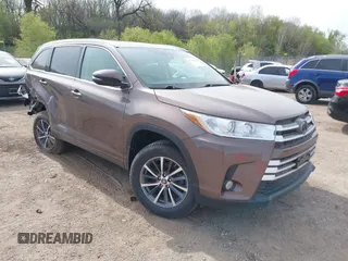 2017 Toyota Highlander XLE with VIN 5TDJZRFH4HS483304, listed as a IAAI auction lot 42134994 with 115,322 mi miles and . Bid and sale history available at DreamBid. Image 1.