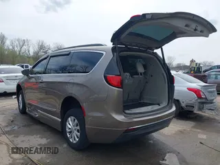 2017 Chrysler Pacifica Touring L with VIN 2C4RC1BG9HR831786, listed as a IAAI auction lot 41928645 with 37,811 mi miles and . Bid and sale history available at DreamBid. Image 3.