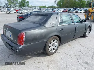 2002 Cadillac DeVille DHS z VIN 1G6KE57Y62U233642, wystawiony jako IAAI lot #42132517 z przebiegiem 223 505 mil mil oraz . Historia ofert i sprzedaży dostępna na DreamBid. Obrazek 4.