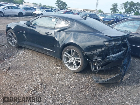 2020 Chevrolet Camaro 1LT z VIN 1G1FB1RX8L0115081, wystawiony jako IAAI lot #42081920 z przebiegiem 38 793 mil mil oraz . Historia ofert i sprzedaży dostępna na DreamBid. Obrazek 3.