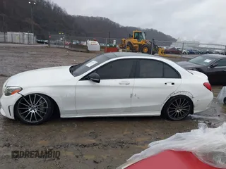 2019 Mercedes-Benz C 300 с VIN 55SWF8EB4KU320670, выставлен на аукционе IAAI как лот 41053917 с пробегом 77 942 миль миль и . История ставок и продаж доступна на DreamBid. Изображение 14.