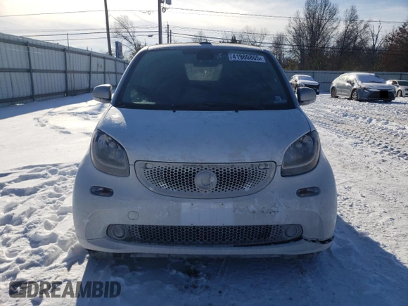 2017 Smart fortwo Passion with VIN WMEFK5DA6HK153469, listed as a Copart auction lot 41960805 with 34,089 mi miles and Salvage title. Bid and sale history available at DreamBid. Image 5.