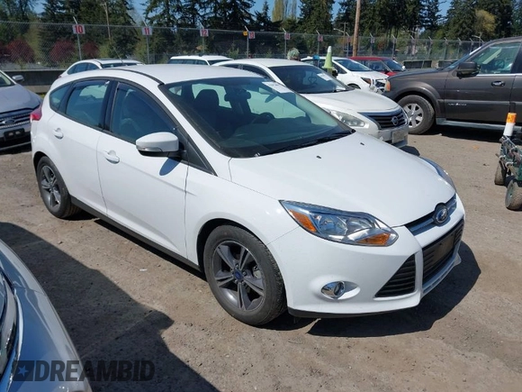 2014 Ford Focus SE with VIN 1FADP3K22EL454565, listed as a IAAI auction lot 42054653 with 19,118 mi miles. Bid and sale history available at carsss.com. Image 1.