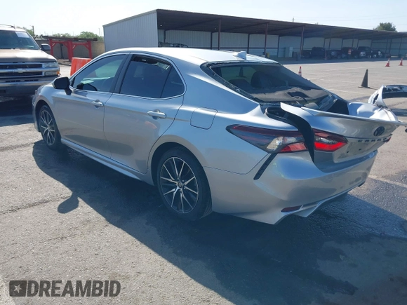 2022 Toyota Camry SE z VIN 4T1G11AK3NU638448, wystawiony jako IAAI lot #42087578 z przebiegiem 58 529 mil mil oraz . Historia ofert i sprzedaży dostępna na DreamBid. Obrazek 3.