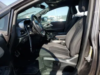 2019 Chrysler Pacifica Touring Plus z VIN 2C4RC1FG3KR569071, wystawiony jako Copart lot #52317555 z przebiegiem 114 414 mil mil oraz Szkoda całkowita • Salvage title. Historia ofert i sprzedaży dostępna na DreamBid. Obrazek 7.