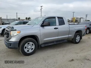 2014 Toyota Tundra SR z VIN 5TFRM5F13EX075881, wystawiony jako Copart lot #53106215 z przebiegiem 155 121 mil mil oraz Szkoda całkowita • Salvage title. Historia ofert i sprzedaży dostępna na DreamBid. Obrazek 1.