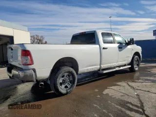 2024 Ram 2500 Big Horn z VIN 3C6UR5JL3RG337551, wystawiony jako Copart lot #47143015 z przebiegiem 12 473 mil mil oraz Czysty tytuł • Clean title. Historia ofert i sprzedaży dostępna na DreamBid. Obrazek 3.