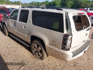 2008 Chevrolet Suburban LTZ z VIN 1GNFK163X8R196314, wystawiony jako IAAI lot #42127143 z przebiegiem 119 598 mil mil oraz . Historia ofert i sprzedaży dostępna na DreamBid. Obrazek 3.