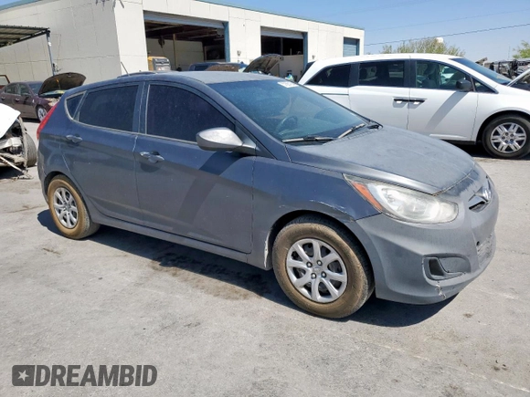 2012 Hyundai Accent GS z VIN KMHCT5AE4CU023012, wystawiony jako Copart lot #57890195 z przebiegiem 29 759 mil mil oraz Czysty tytuł • Clean title. Historia ofert i sprzedaży dostępna na DreamBid. Obrazek 4.