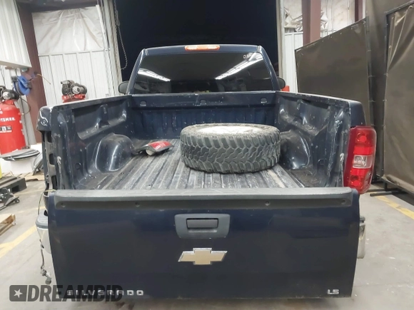 2008 Chevrolet Silverado 1500 Work Truck with VIN 1GCEC14C68Z210990, listed as a IAAI auction lot 41711630 with 185,409 mi miles. Bid and sale history available at carsss.com. Image 15.