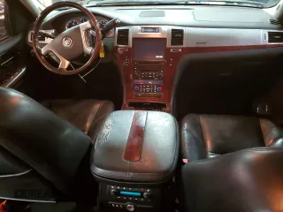 2009 Cadillac Escalade z VIN 1GYFK43559R128773, wystawiony jako Copart lot #55786245 z przebiegiem 169 257 mil mil oraz Szkoda całkowita • Salvage title. Historia ofert i sprzedaży dostępna na DreamBid. Obrazek 8.