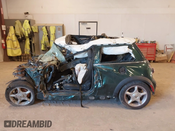 2004 MINI Hardtop with VIN WMWRC33494TC55068, listed as a IAAI auction lot 42057372 with Not provided miles and . Bid and sale history available at DreamBid. Image 14.
