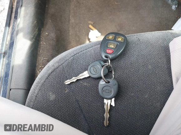 2010 Chevrolet Impala Police Police z VIN 2G1WD5EM1A1188274, wystawiony jako IAAI lot #42392343 z przebiegiem 157 005 mil mil oraz . Historia ofert i sprzedaży dostępna na DreamBid. Obrazek 11.
