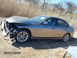 2016 BMW 3 Series 320i xDrive z VIN WBA8E5G56GNT93029, wystawiony jako IAAI lot #41652248 z przebiegiem 93 088 mil mil oraz . Historia ofert i sprzedaży dostępna na DreamBid. Obrazek 15.