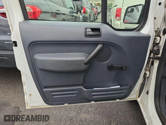 2010 Ford Transit Connect z VIN NM0KS9AN4AT022226, wystawiony jako IAAI lot #42573160 z przebiegiem 108 419 mil mil oraz . Historia ofert i sprzedaży dostępna na DreamBid. Obrazek 26.