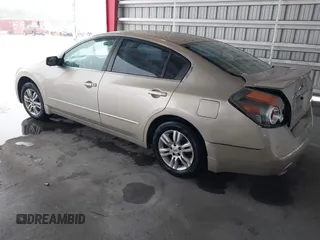 2012 Nissan Altima S z VIN 1N4AL2AP5CC141206, wystawiony jako IAAI lot #42408512 z przebiegiem 109 620 mil mil oraz . Historia ofert i sprzedaży dostępna na DreamBid. Obrazek 3.