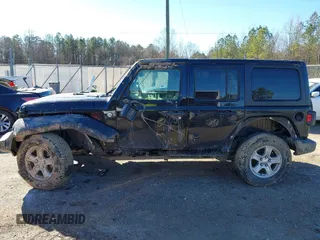 2020 Jeep Wrangler Unlimited Sport Altitude z VIN 1C4HJXDG0LW171400, wystawiony jako IAAI lot #41373446 z przebiegiem 82 113 mil mil oraz . Historia ofert i sprzedaży dostępna na DreamBid. Obrazek 6.