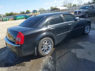 2005 Chrysler 300 with VIN 2C3AA63H65H145122, listed as a IAAI auction lot 41847043 with 237,757 mi miles. Bid and sale history available at carsss.com. Image 4.