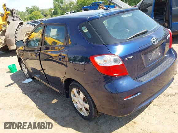 2009 Toyota Matrix z VIN 2T1KU40EX9C040282, wystawiony jako IAAI lot #42385430 z przebiegiem 185 179 mil mil oraz . Historia ofert i sprzedaży dostępna na DreamBid. Obrazek 3.