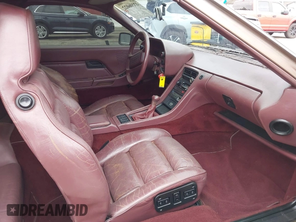 1983 Porsche 928 z VIN WP0JB0928DS860094, wystawiony jako IAAI lot #42106022 z przebiegiem 121 873 mil mil oraz . Historia ofert i sprzedaży dostępna na DreamBid. Obrazek 5.