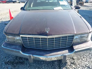 1996 Cadillac Fleetwood z VIN 1G6DW52PXTR713787, wystawiony jako IAAI lot #42079864 z przebiegiem Nie podano mil oraz . Historia ofert i sprzedaży dostępna na DreamBid. Obrazek 10.