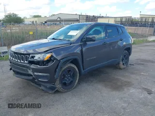 2018 Jeep Compass Sport z VIN 3C4NJCAB0JT267454, wystawiony jako IAAI lot #42266843 z przebiegiem 116 775 mil mil oraz . Historia ofert i sprzedaży dostępna na DreamBid. Obrazek 17.