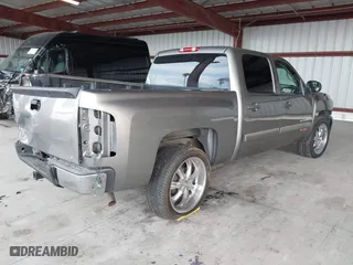 2007 Chevrolet Silverado 1500 LT w/1LT with VIN 3GCEC13027G511536, listed as a IAAI auction lot 41637646 with 204,905 mi miles. Bid and sale history available at carsss.com. Image 4.