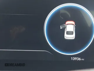 2025 Hyundai Elantra SEL Convenience z VIN KMHLS4DG4SU925278, wystawiony jako IAAI lot #42520321 z przebiegiem 13 936 mil mil oraz . Historia ofert i sprzedaży dostępna na DreamBid. Obrazek 15.