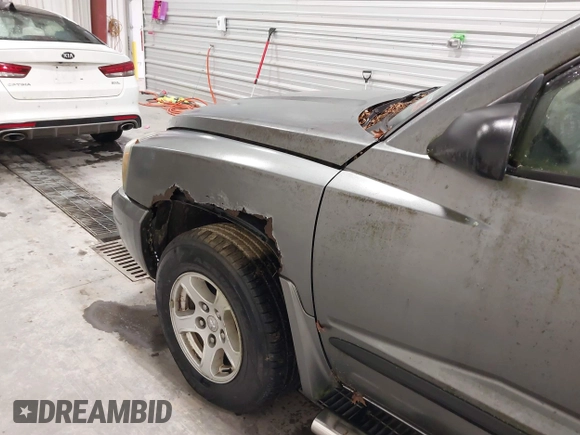 2006 Dodge Dakota SLT with VIN 1D7HW42K36S557656, listed as a IAAI auction lot 41446296 with 97,000 mi miles and . Bid and sale history available at carsss.com. Image 6.