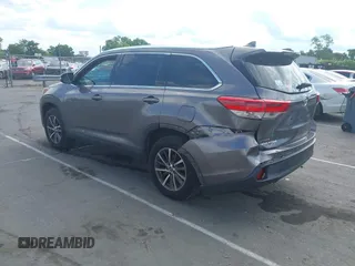 2019 Toyota Highlander SE z VIN 5TDKZRFHXKS316330, wystawiony jako IAAI lot #42183341 z przebiegiem 81 705 mil mil oraz . Historia ofert i sprzedaży dostępna na DreamBid. Obrazek 3.
