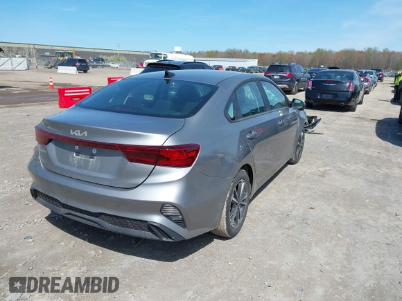 2024 Kia Forte LXS z VIN 3KPF24AD0RE713420, wystawiony jako IAAI lot #42091051 z przebiegiem 36 875 mil mil oraz . Historia ofert i sprzedaży dostępna na DreamBid. Obrazek 4.