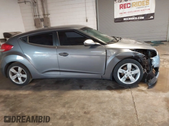 2013 Hyundai Veloster w/Gray Int with VIN KMHTC6AD4DU117924, listed as a IAAI auction lot 41339465 with 156,004 mi miles. Bid and sale history available at carsss.com. Image 14.