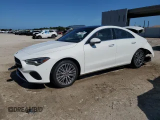 2025 Mercedes-Benz CLA 250 z VIN W1K5J4GB4SN522417, wystawiony jako Copart lot #56221135 z przebiegiem 17 314 mil mil oraz Tytuł czysty. Historia ofert i sprzedaży dostępna na DreamBid. Obrazek 1.