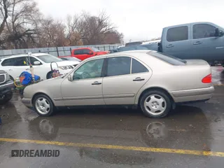 1997 Mercedes-Benz E-Class with VIN WDBJF72F0VA323171, listed as a IAAI auction lot 41739952 with 1 mi miles. Bid and sale history available at carsss.com. Image 13.