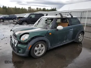 2011 MINI Hardtop z VIN WMWSU3C50BT182884, wystawiony jako Copart lot #56291255 z przebiegiem Nie podano mil oraz Szkody całkowita. Historia ofert i sprzedaży dostępna na DreamBid. Obrazek 1.