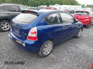 2008 Hyundai Accent GS z VIN KMHCM36C78U092518, wystawiony jako IAAI lot #42403233 z przebiegiem 92 668 mil mil oraz . Historia ofert i sprzedaży dostępna na DreamBid. Obrazek 4.